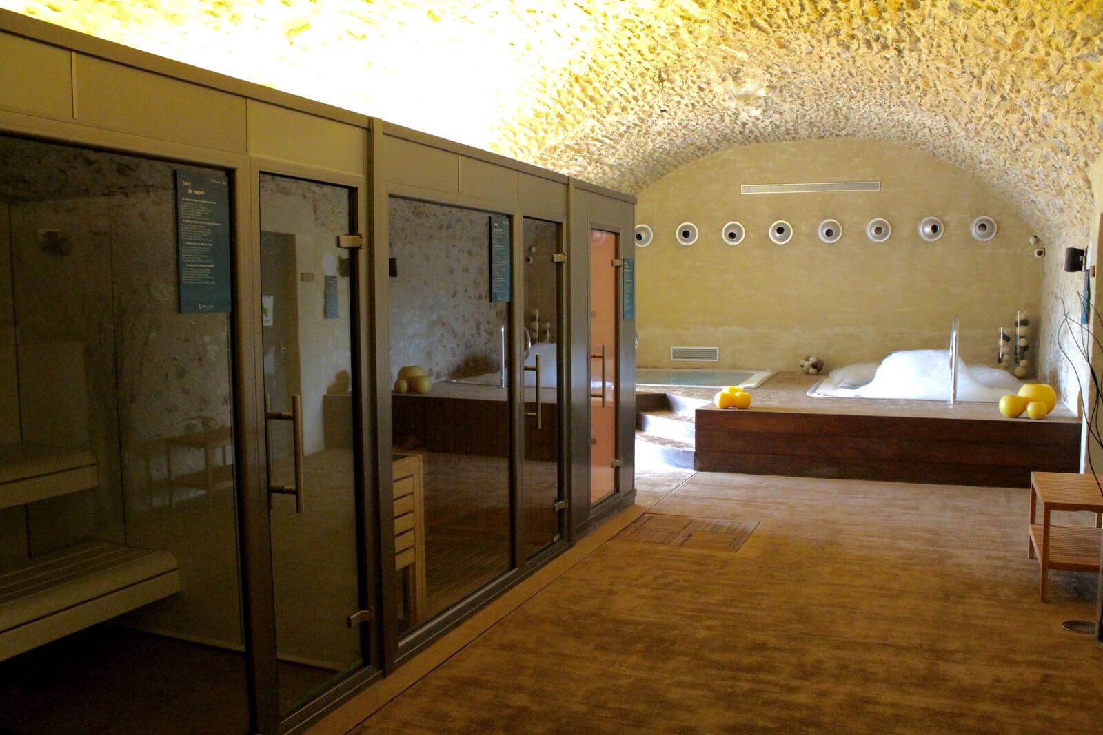 Urh - Hotel Moli Del Mig Torroella De Montgri Bagian luar foto