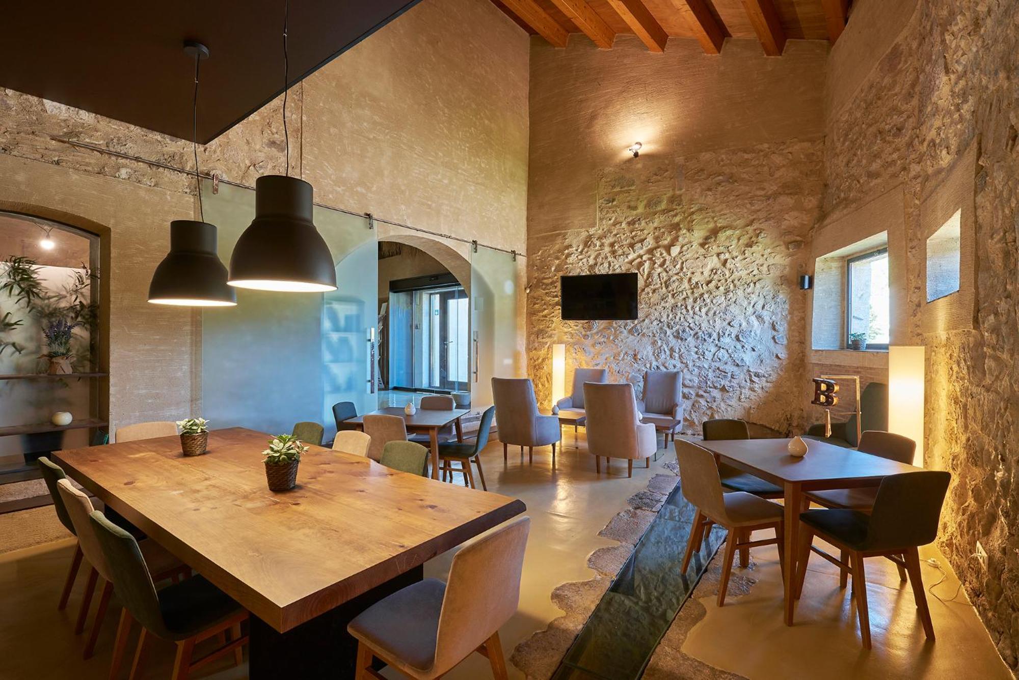 Urh - Hotel Moli Del Mig Torroella De Montgri Bagian luar foto